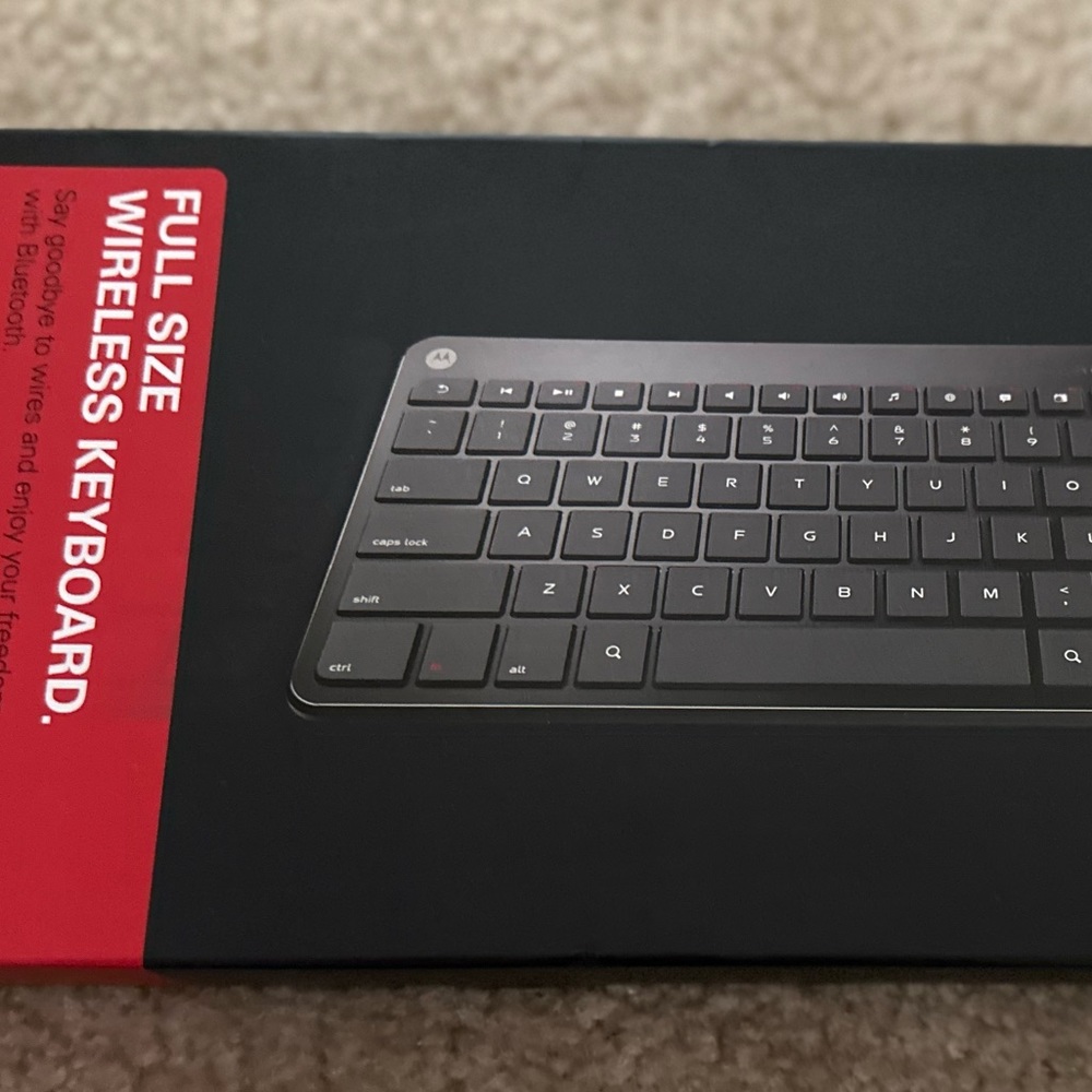 Motorola full size bluetooth keyboard EUC Boxed and complete